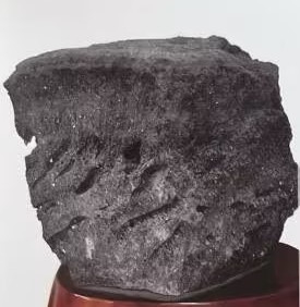 Schwarzes Siliziumkarbid mit hoher Dichte und großen Kristallen
